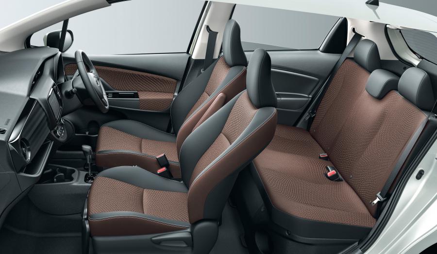 Интерьер Toyota Vitz Hybrid 2017 года  (фото 8 из 9)